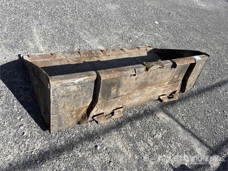 71 in General Purpose Skid Steer Bucket Schaufeln