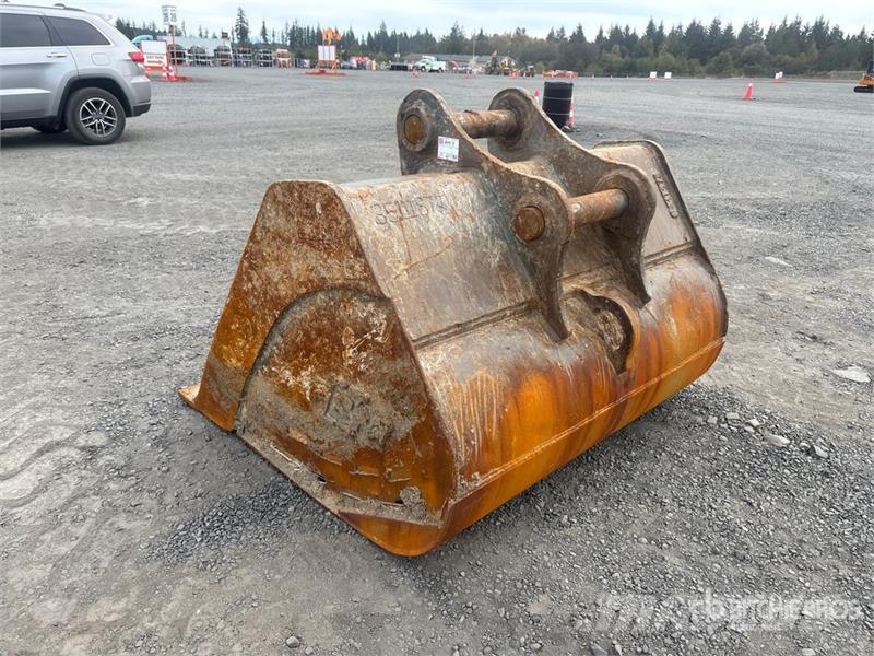 72 in Cleanup Excavator Bucket - Fits John Deere 3 Łyżki do ładowarek