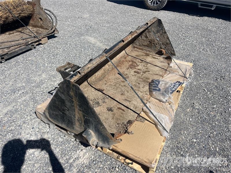  72 in General Purpose Skid Steer Bucket دلاء