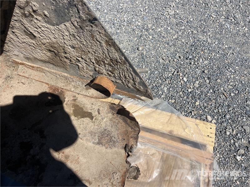  72 in General Purpose Skid Steer Bucket دلاء