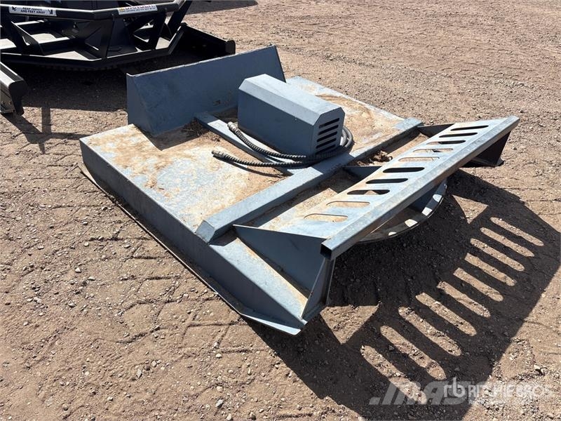 72 in Skid Steer Brush Cutter 裝載與牽引式割草機