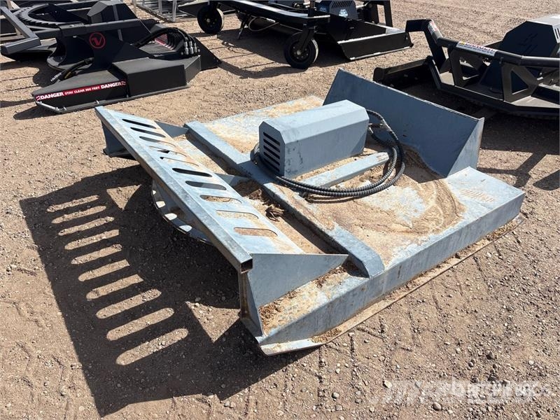 72 in Skid Steer Brush Cutter 裝載與牽引式割草機