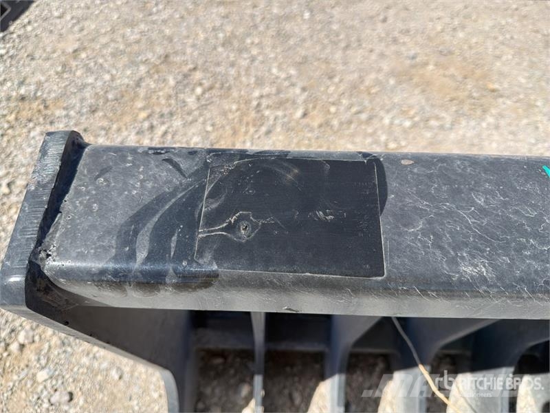 76 in Skeleton Skid Steer Bucket (Unused) دلاء