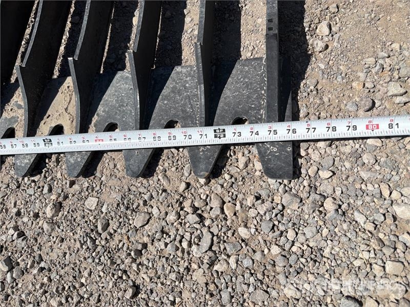76 in Skeleton Skid Steer Bucket (Unused) دلاء