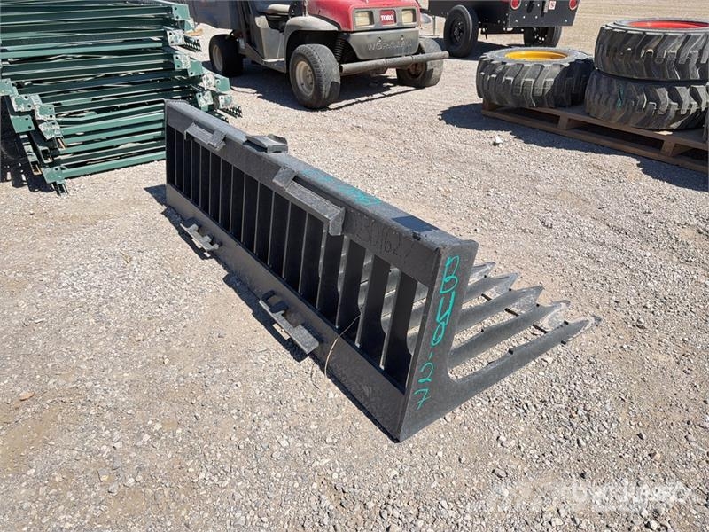 76 in Skeleton Skid Steer Bucket (Unused) دلاء