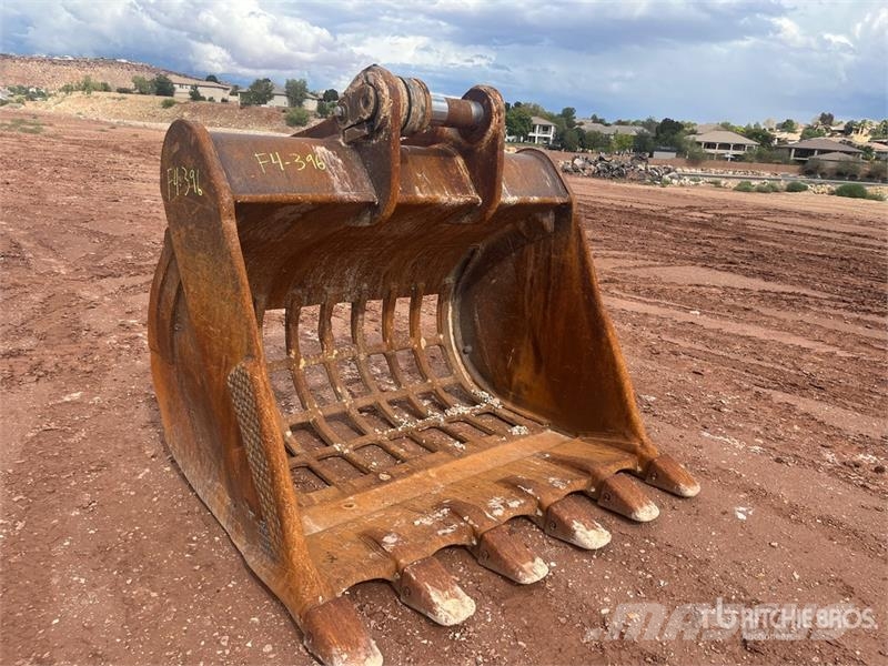 82 in Excavator Bucket Cucharones