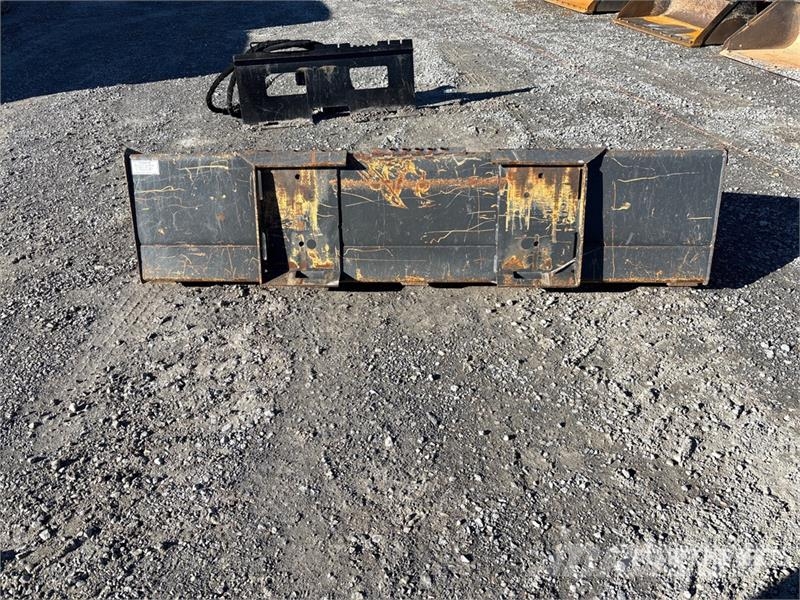  84 in General Purpose Skid Steer Bucket Skovle