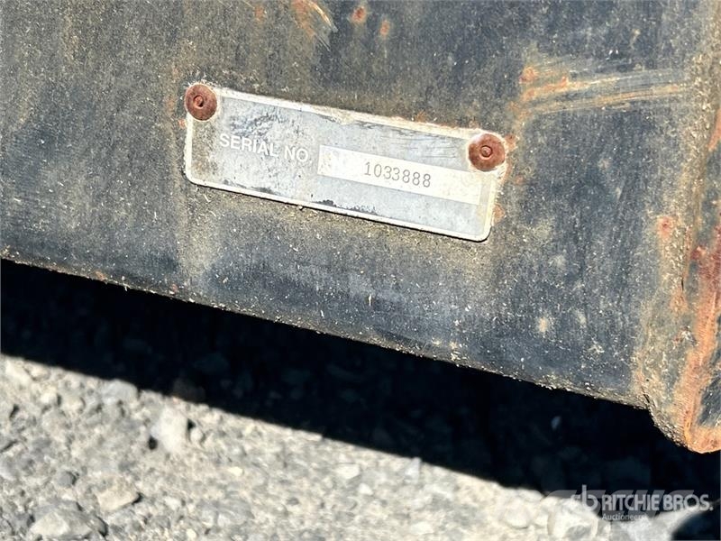 84 in Skid Steer Broom Balayeuse / Autolaveuse