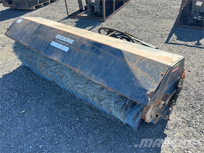 84 in Skid Steer Broom Balayeuse / Autolaveuse