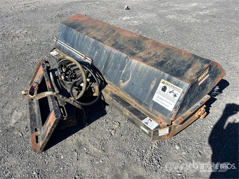 84 in Skid Steer Broom Balayeuse / Autolaveuse
