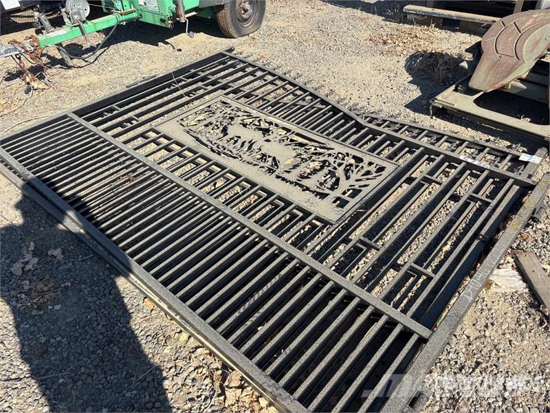 9 ft 3 in x 7 ft Bi-Parting Driveway Gate Outras máquinas agrícolas