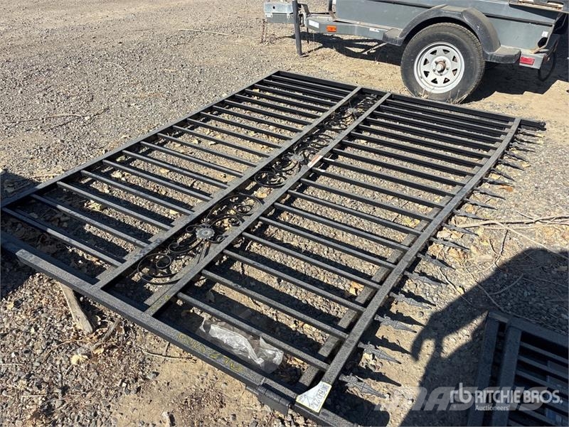 9 ft 6 in x 7 ft 5 in Bi-Parting Driveway Gate Outras máquinas agrícolas