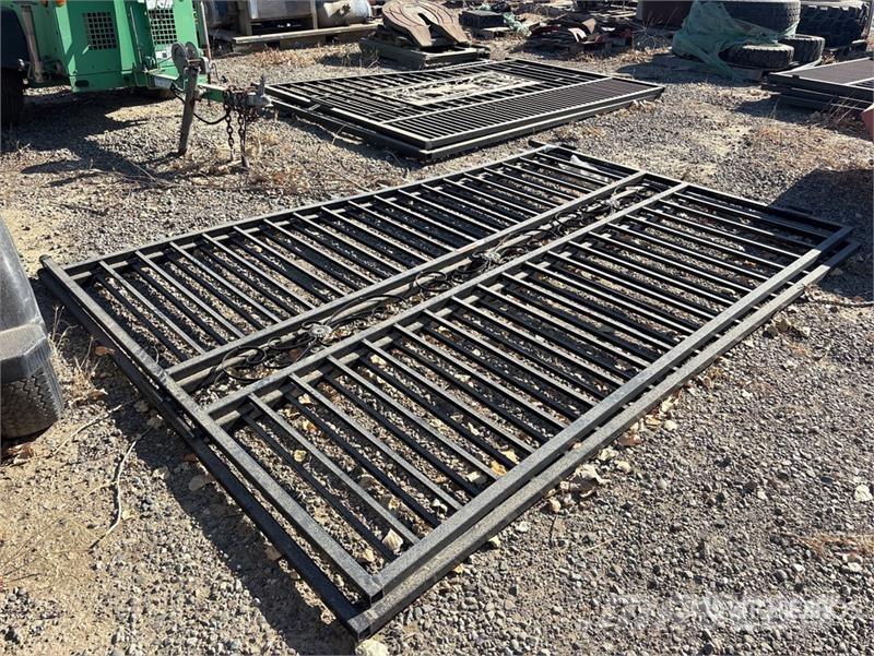 9 ft 6 in x 7 ft 5 in Bi-Parting Driveway Gate Outras máquinas agrícolas