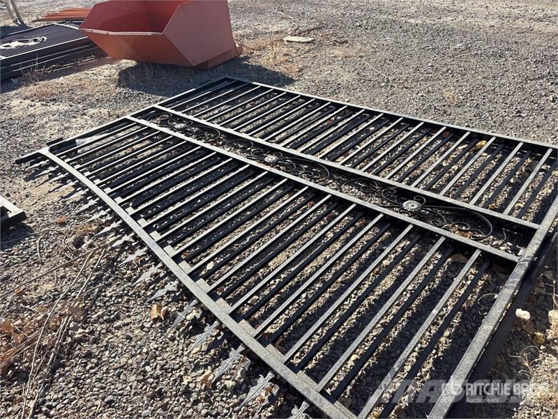 9 ft 6 in x 7 ft 5 in Bi-Parting Driveway Gate Outras máquinas agrícolas