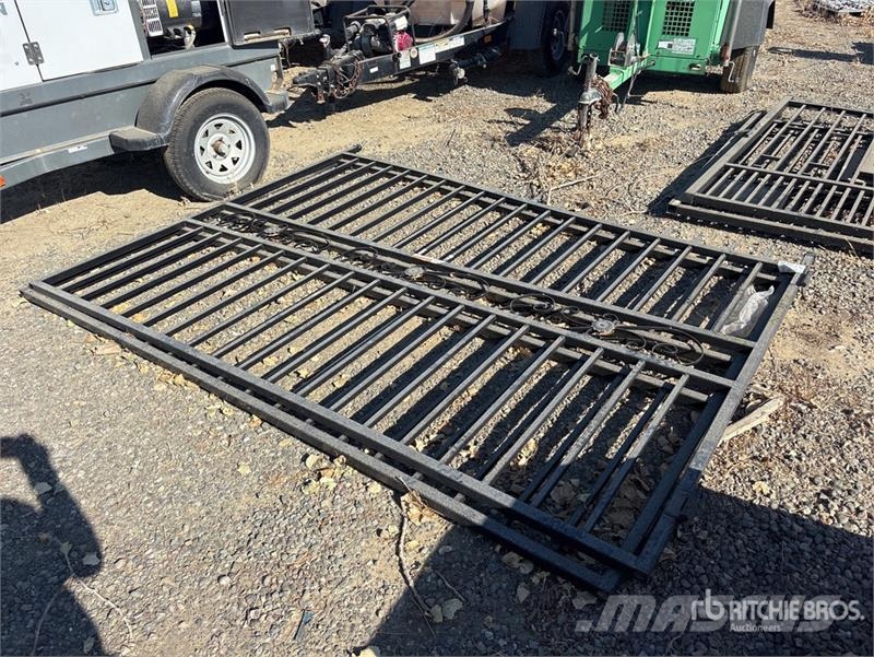 9 ft 6 in x 7 ft 5 in Bi-Parting Driveway Gate Outras máquinas agrícolas