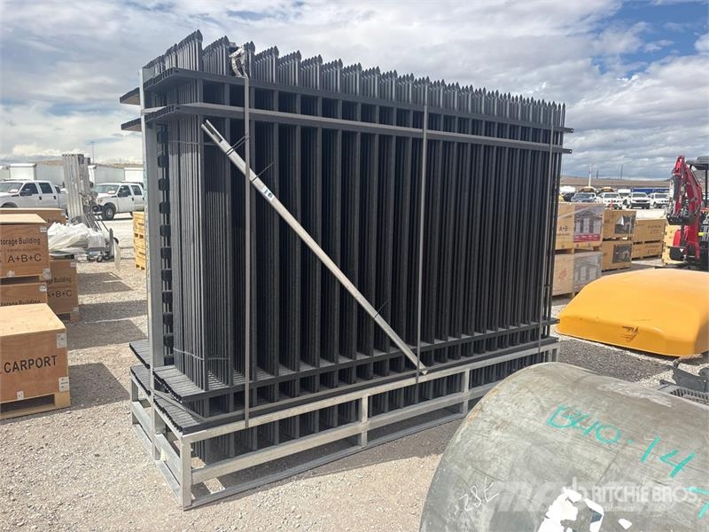  9 ft  in x 70 in Powder Coated Fencing (Unused) Zäune und Zubehör