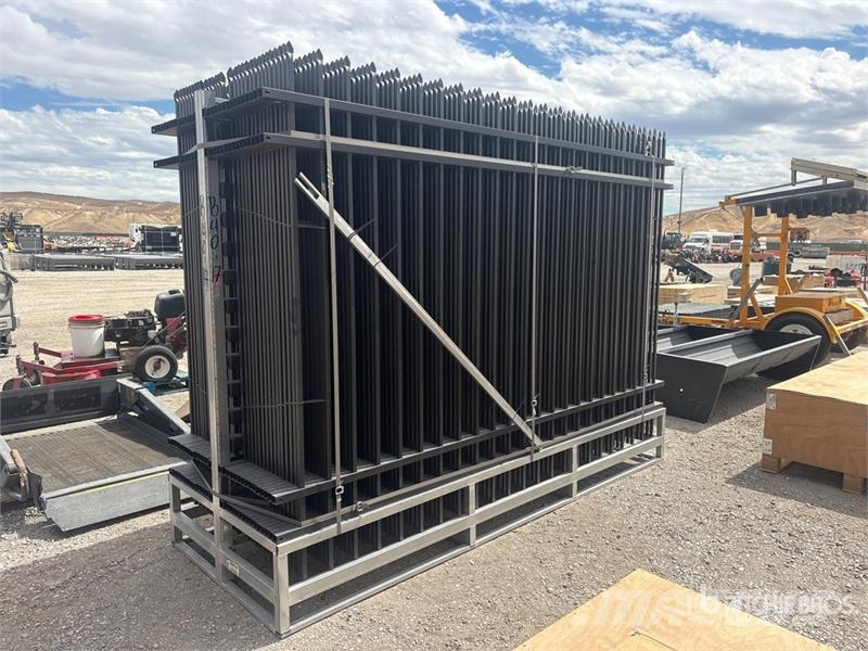 9 ft  in x 70 in Powder Coated Fencing (Unused) Zäune und Zubehör