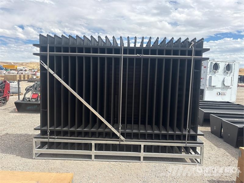  9 ft  in x 70 in Powder Coated Fencing (Unused) Zäune und Zubehör