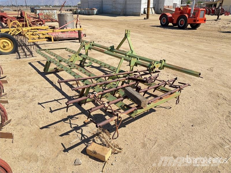 9 ft Plow Sonstige Landmaschinen