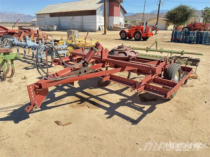 9 ft Plow Sonstige Landmaschinen
