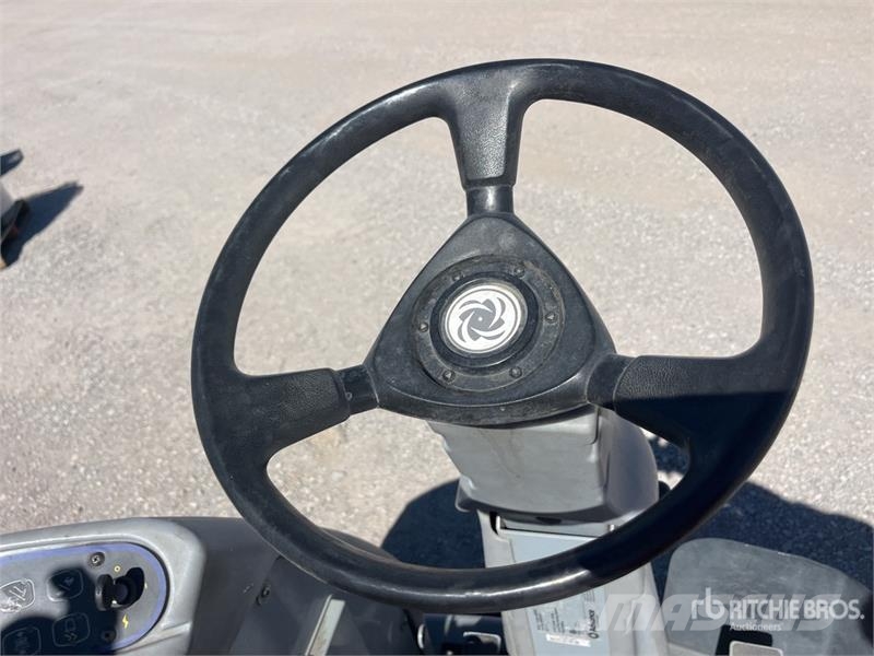 Advance Condor X4830C Ride-On Electric Floor Scrubber (Ino مقطورات أخرى