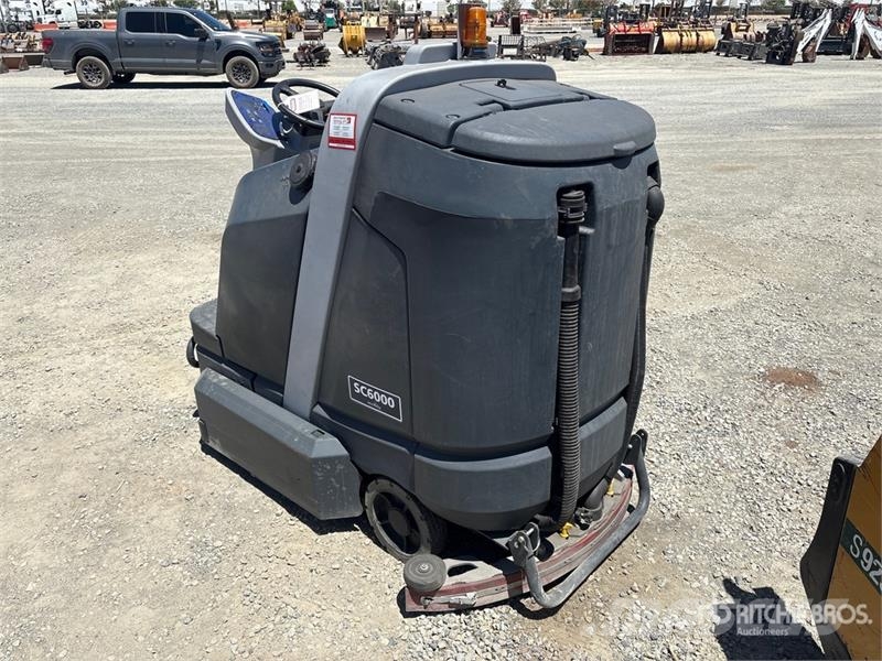 Advance SC6000 Ride-On Electric Floor Scrubber その他トレーラー