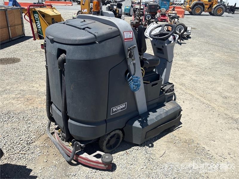 Advance SC6000 Ride-On Electric Floor Scrubber その他トレーラー