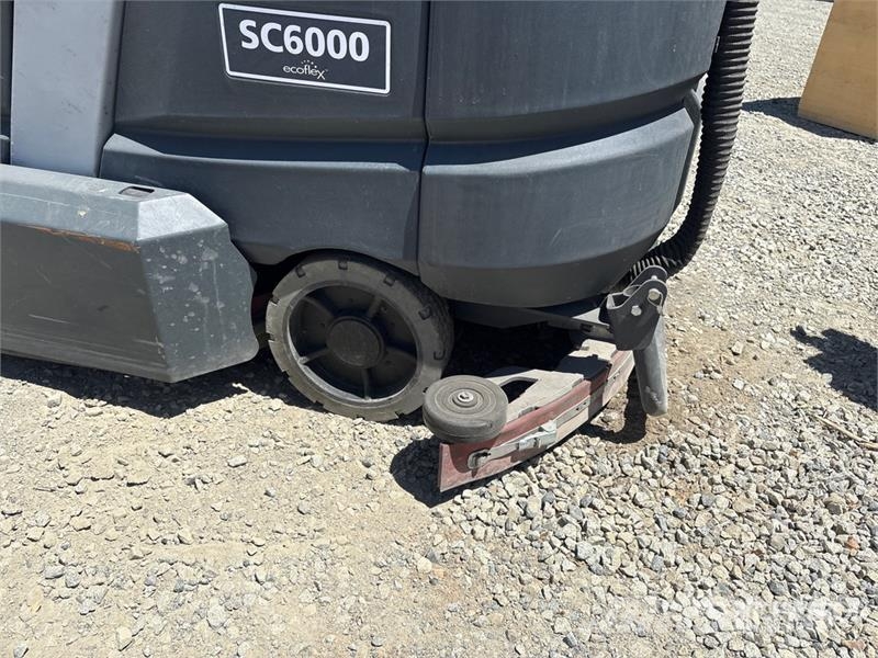 Advance SC6000 Ride-On Electric Floor Scrubber その他トレーラー