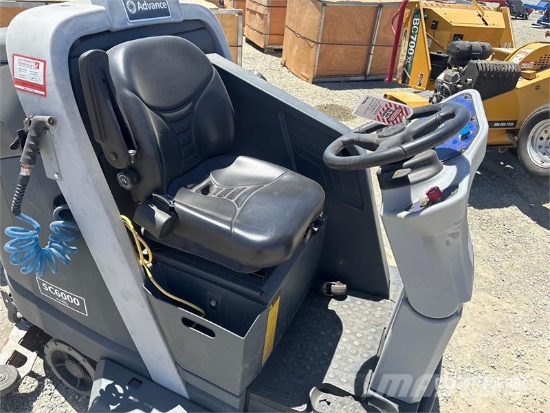 Advance SC6000 Ride-On Electric Floor Scrubber その他トレーラー