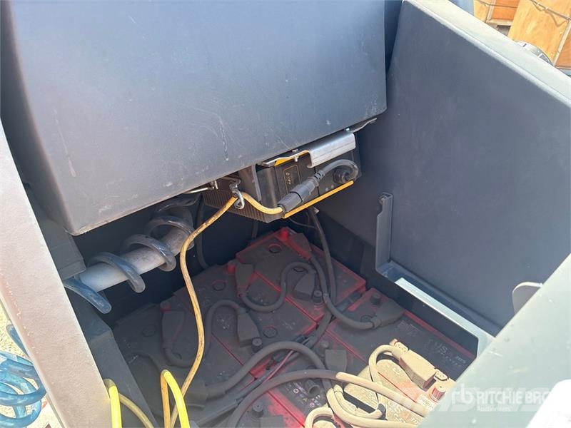 Advance SC6000 Ride-On Electric Floor Scrubber その他トレーラー