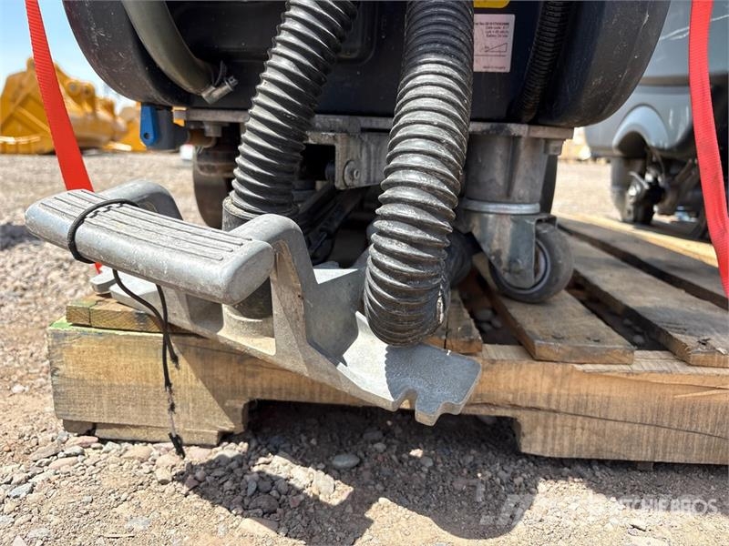 Advance Walk-Behind Electric Floor Scrubber 其他拖車