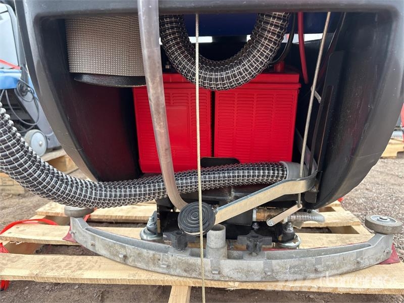 Advance Z26T Walk-Behind Electric Floor Scrubber 其他拖車