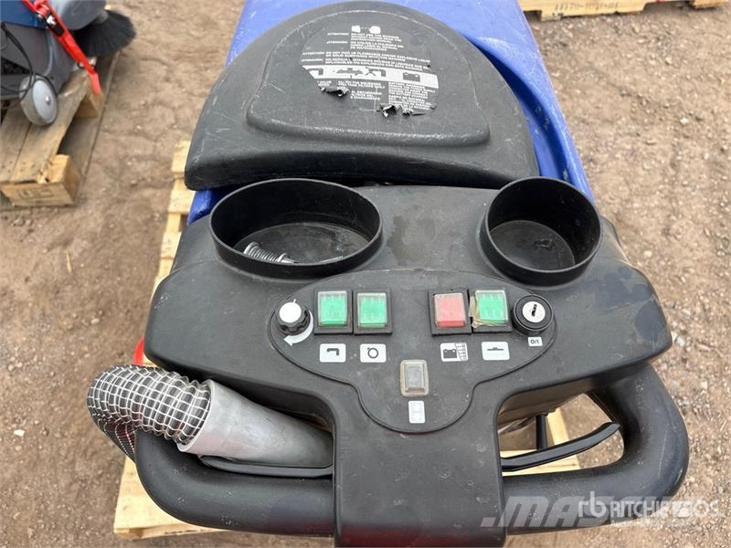 Advance Z26T Walk-Behind Electric Floor Scrubber 其他拖車