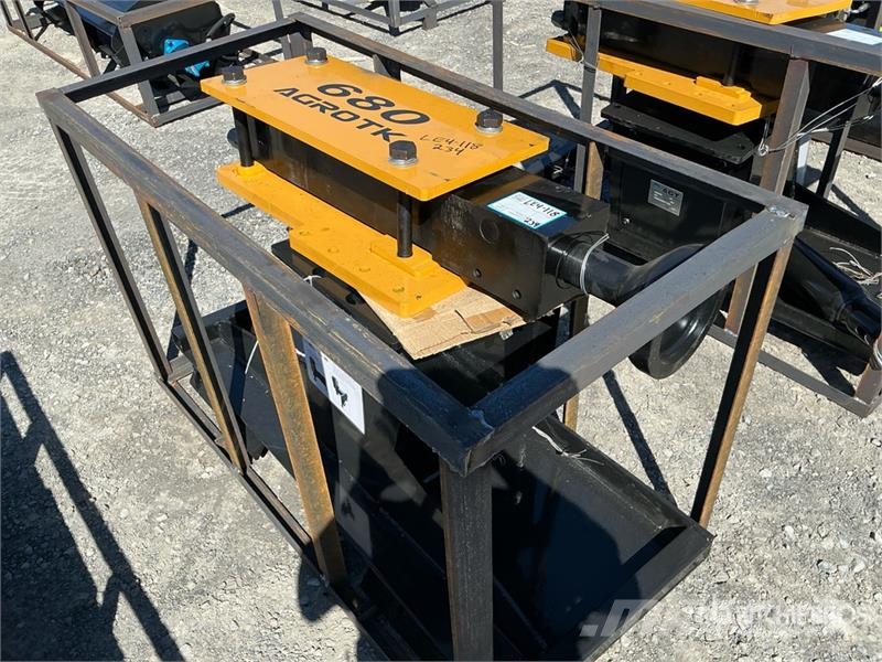 AGT PD680-PZ Skid Steer Post Driver (Unused) Zäune und Zubehör