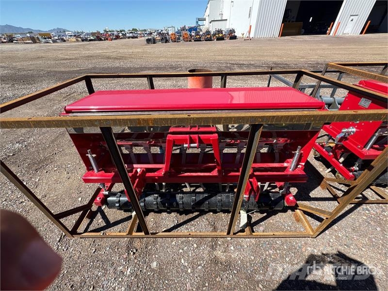 AGT STSD10 70 in 3-Point & Skid Steer Seeder (Unused) Mechanické secí stroje