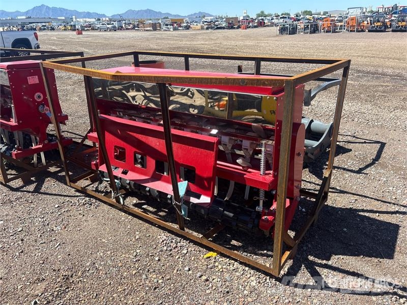 AGT STSD10 70 in 3-Point & Skid Steer Seeder (Unused) Mechanické secí stroje