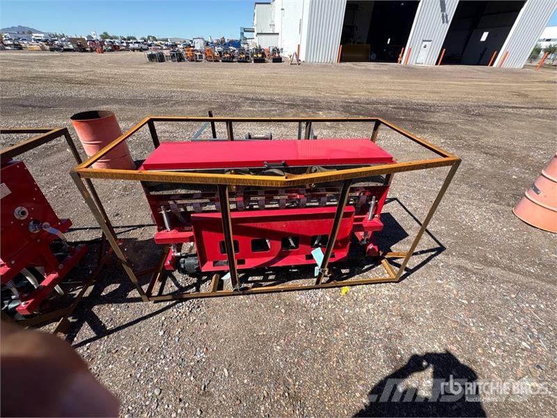 AGT STSD10 70 in 3-Point & Skid Steer Seeder (Unused) Mechanické secí stroje