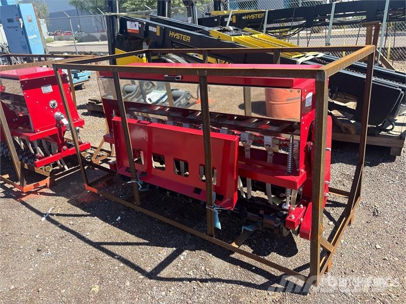 AGT STSD10 70 in 3-Point & Skid Steer Seeder (Unused) Mechanické secí stroje