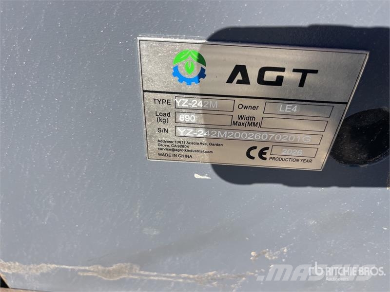 AGT YZ-242M 2 Post 10000 lb Vehicle Lift (Unused) Entreprenad - Övrigt