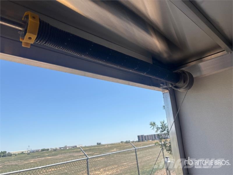 Alcom 24 ft T/A Enclosed Trailer Furgons