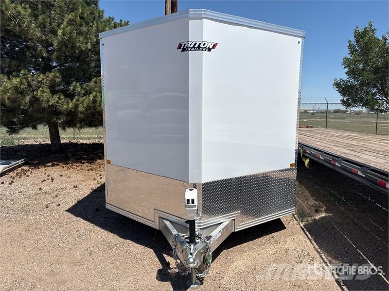 Alcom 24 ft T/A Enclosed Trailer Furgons