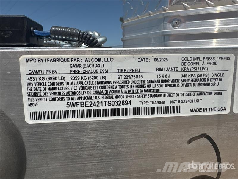 Alcom 24 ft T/A Enclosed Trailer Furgons