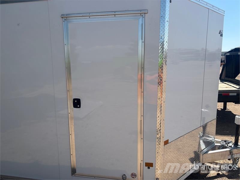 Alcom 24 ft T/A Enclosed Trailer Furgons