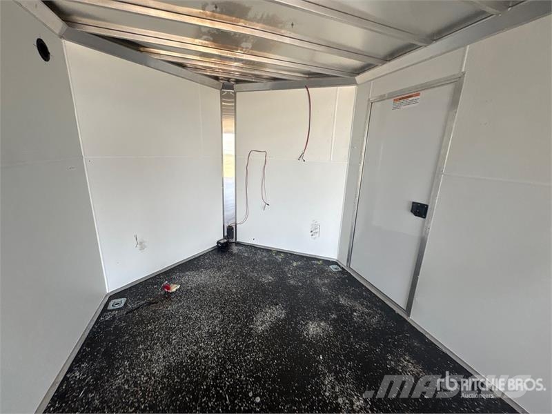 Alcom 24 ft T/A Enclosed Trailer Furgons