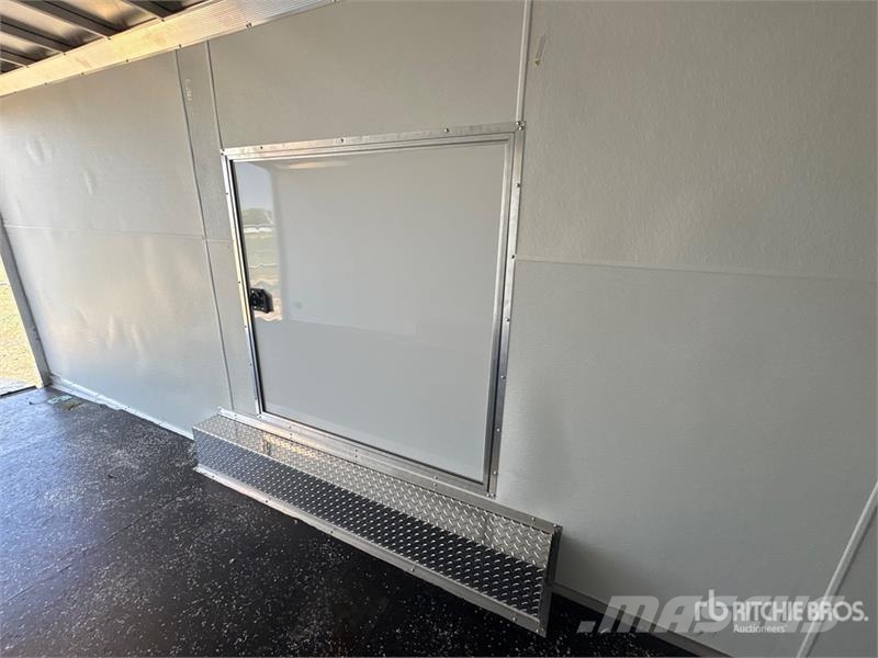 Alcom 24 ft T/A Enclosed Trailer Furgons
