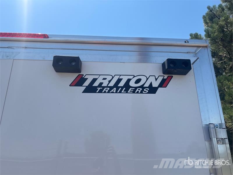 Alcom 24 ft T/A Enclosed Trailer Furgons