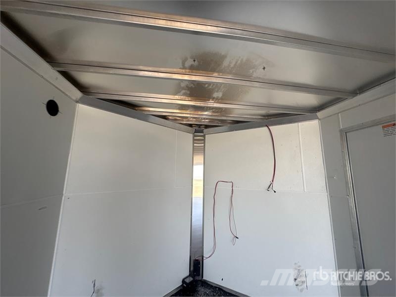 Alcom 24 ft T/A Enclosed Trailer Furgons