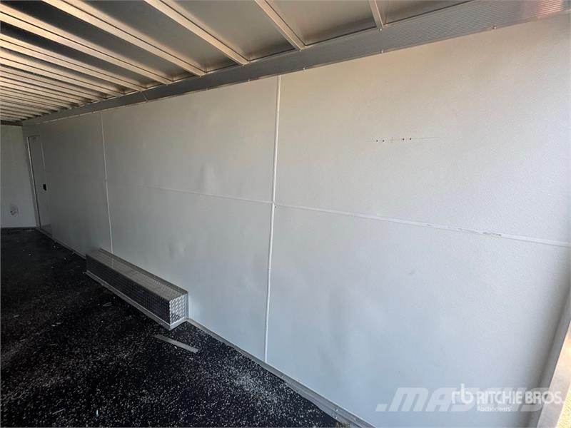 Alcom 24 ft T/A Enclosed Trailer Furgons