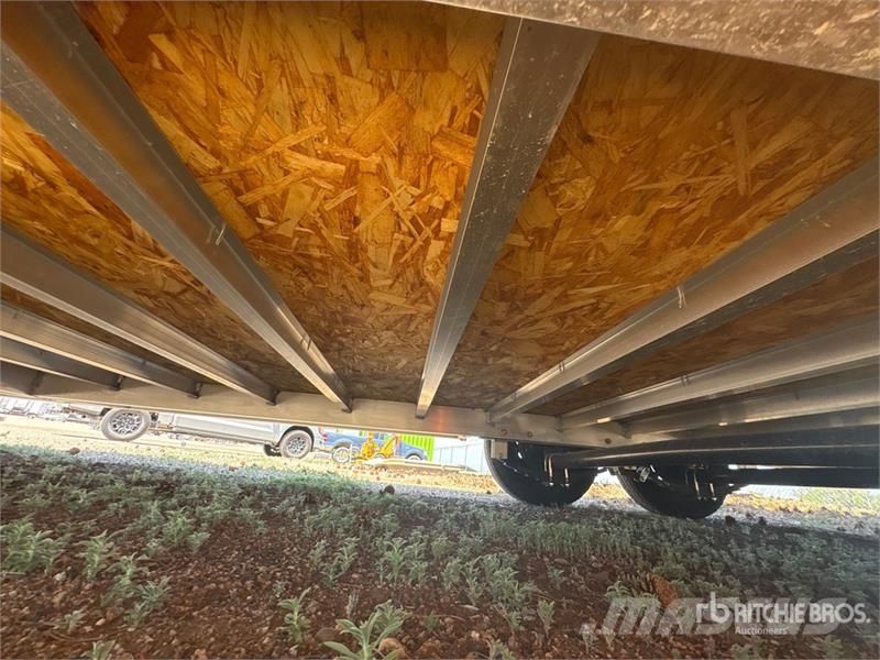 Alcom 24 ft T/A Enclosed Trailer Furgons