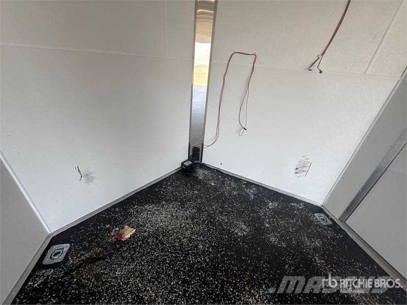 Alcom 24 ft T/A Enclosed Trailer Furgons